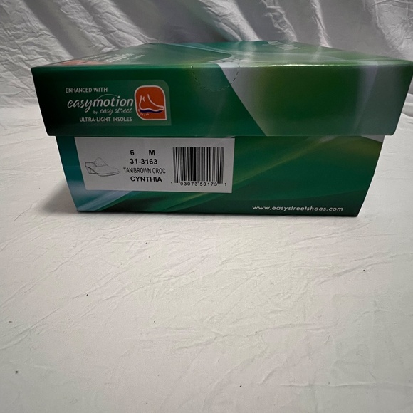 Easy Street Women’s Cynthia Brown Clogs/Mules - Size 6 - Picture 8 of 9